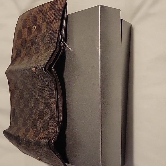 Louis Vuitton Vintage 'Loved' Damier Wallet - Picture 3 of 8